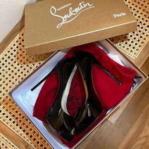 NEW VERY PRIVÉ Louboutin Womens pump